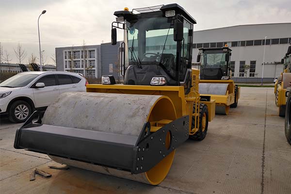 振動<a href='http://www.pcfuke.com' target='_blank'>壓路機</a>